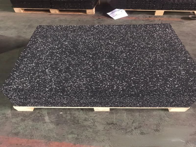 Best vs worst cleaning tools for rubber gym mats